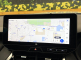 【12.3インチワイドナビ】高級感とインパクトのある大型ワイドナビを装備。各種オーディオ操作はもちろん、横長ワイド画面でのマップ2分割表示など、利便性も高いナビです♪