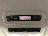 【リアオートエアコン】広い後部座席には必須の機能!風量や温度を自動で調整し前席と同様な車内環境にしてくれるリアオートエアコンを装備。夏の暑さも冬の寒さもストレスなく快適にお過ごしいただけます♪