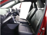 高いホールド性で運転姿勢が安定します。長距離ドライブでも疲れにくいのが魅力です。快適なドライビングライフをお送りください♪