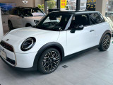 MINIのカスタマイズならお任せください!エクステリアやインテリア。ジョンクーパー・ワークスキット!ストライプやなどのステッカーキット!多彩な純正オプションが豊富なMINI!ご相談承ります。
