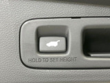 【パワーバックドア】スマートキーや運転席のボタンを押すだけでリアゲートが自動で開閉します!荷物を持っている時や、高い位置にあるバックドアを閉める際に便利な機能です♪