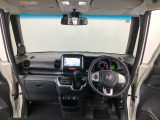 【前方視界】開放的な前方視界!運転がしやすく疲れにくいです♪窓が大きく、見通しがとっても良いおクルマですよ♪