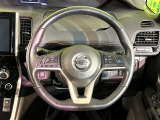 【純正革巻きステアリング】上質な革を使用することで、手にしっかり馴染みとても運転しやすいハンドルです♪