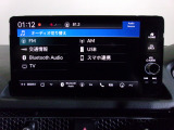 センターパネルにスッキリと収まったオーディオ(Bluetooth、TVなど)です。