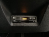 ハンドルの右下にETCがついています。高速道路の料金所の通過も楽々です。 カードの取り出しもしやすい場所についています。