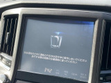 【メーカー純正ナビ】インテリアに溶け込むスタイリッシュな「専用設計」メーカーナビを装備♪視認性や操作性など基本性能にも優れ、より上質なカーライフをお楽しみいただけます。