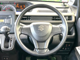 インテリアに合わせたデザインのステアリングは、運転される方のことも考え、運転しやすい形状、大きさです。是非一度、実際に触ってお確かめください。