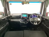 【前方視界】開放的な前方視界!運転がしやすく疲れにくいです♪窓が大きく、見通しがとっても良いおクルマですよ♪