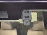 【ホンダセンシング】 「ミリ波レーダー」と「単眼カメラ」の異なる特性を持つ2つのセンサーなどにより、安心・快適な運転を支援します。ドライブレコーダー付きで、万が一の場合でも安心です。