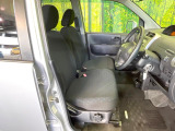 運転席シート廻りは使用感も少なく、良好な状態となっています。前オーナー様が丁寧に使っていたことがよくわかりますね。