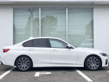 オリジナル・サービスもついたBMW自動車保険も取り扱っております。BMW自動車保険にご加入いただくと、万一のトラブルを24時間365日サポートするエマージェンシー・サービスの〈プレミアム〉をご利用いただけます。