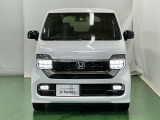 ステアリング右手側に安全運転支援機能のホンダセンシングをコントロールするスイッチ、左手側にオーディオ関連のコントロールスイッチを配置、視線を逸らすことなく運転に集中できます