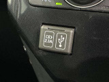 充電用USB端子付き。スマートフォンなどの充電に便利です。