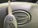 【キーレス】少し離れた場所からでもボタン一つでドアの開錠・施錠ができるのでとっても便利!ドアの鍵穴周りに傷をつけることもありません♪