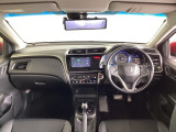 フロントガラスが大きく、ワイドな視界で運転もしやすくなるように設定されています。