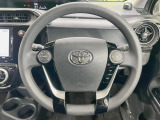インテリアに合わせたデザインのステアリングは、運転される方のことも考え、運転しやすい形状、大きさです。是非一度、実際に触ってお確かめください。