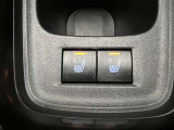 冬場に嬉しい運転席、助手席シートヒーター付きでポカポカ