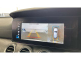 【リアカメラ】見通しの悪い場所への進入時や狭い場所での駐車時に役立ちます。
