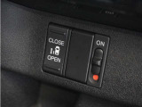 ◆片側電動スライドドア◆狭い駐車場でも乗り降りが楽々♪お子様が隣の車にドアを当ててしまう心配もございません!小さなお子様連れの方もこれで安心。