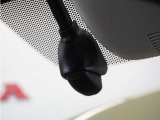 ◆ドライブレコーダー◆映像・音声などを記録する自動車用の装置です。 もしもの事故の際の記録はもちろん、旅行の際の思い出としてドライブの映像を楽しむことができます。