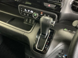 発進時から滑らかに加速する無段階変速のCVTはストップ&ゴーの多い街の中も快適です