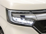 LEDヘッドライトです。デザイン性がよくとても明るいので、夜間の走行や悪天候でも安心です。しかも長寿命!