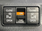 【両側パワースライドドア】スマートキーや運転席のスイッチで後席両側スライドドアの開閉が可能♪電動だから力を入れてドアを開ける必要が無く、小さなお子様でも簡単に開け閉めでき快適です♪