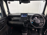 見通しの良い運転席回りとなっておりますので安心して運転をして頂けます!窓が大きいので明るく開放的な室内です