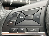 ステアリングスイッチでオーディオ操作ができるほか、メーターディスプレイ表示の切り替えも可能です。