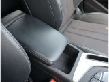 Audi正規ディーラーが高品質をお約束。高度な訓練・教育を受けたAudi専任メカニックが、100項目にもおよぶ精密な点検を実施。すべてクリアしたAudi車だけ、あなたのお手元に届けられるのです