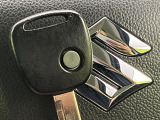 【キーレス】少し離れた場所からでもボタン一つでドアの開錠・施錠ができるのでとっても便利!ドアの鍵穴周りに傷をつけることもありません♪