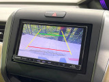 【バックカメラ】駐車時に後方がリアルタイム映像で確認できます。大型商業施設や立体駐車場での駐車時や、夜間のバック時に大活躍!運転スキルに関わらず、今や必須となった装備のひとつです!