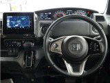 運転にかかわる様々な操作を安全に行えるように視点移動が少なく、操作性に配慮されたスイッチ類が凝縮されたコクピットです。