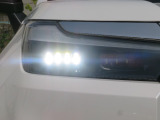 切れにくく明るいLEDヘッドライト装備!