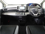◆視界広々で非常に運転しやすくロングドライブでも疲れを感じさせないすっきりとまとまったインパネ周りです。