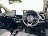運転席まわりです。 各操作スイッチは使いやすい位置に配置されてます。