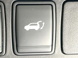 【パワーバックドア】スマートキーや運転席のボタンを押すだけでリアゲートが自動で開閉します!荷物を持っている時や、高い位置にあるバックドアを閉める際に便利な機能です♪