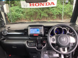 フロントガラスが大きく、ワイドな視界で運転もしやすくなるように、設計されています。