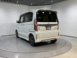 ご納車までの期間ですが、県内のお客様は2、3週間、県外のお客様は3、4週間ほどでご納車が可能となります。但し、お支払いや書類の状況によっては多少の前後もありますので、その際には何卒ご了承下さい。