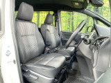 運転席シート廻りは使用感も少なく、良好な状態となっています。前オーナー様が丁寧に使っていたことがよくわかりますね。