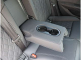 Audi正規ディーラーが高品質をお約束。高度な訓練・教育を受けたAudi専任メカニックが、100項目にもおよぶ精密な点検を実施。すべてクリアしたAudi車だけ、あなたのお手元に届けられるのです