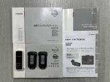 キーをバックやポケットに入れたまま、ドアリクエストキーを押すだけ開閉する、便利なインテリジェントキー2個とリモコンエンジンスターターが付いております。