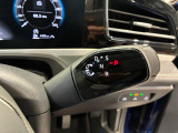 7速DSGトランスミッションが切れ目のない滑らかな加速を実現します。ハンドルの右側にシフトレバーついてます!