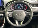 【純正革巻きステアリング】上質な革を使用することで、手にしっかり馴染みとても運転しやすいハンドルです♪