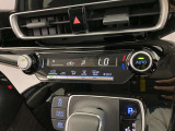 オートエアコンは温度を設定するだけで、自動で風量などを設定してくれます。運転しながら操作も必要ないので、安全性も向上します。