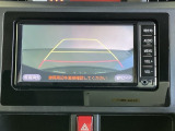 ガイド線表示付きのバックカメラです。後退時、後方の視界をサポートします