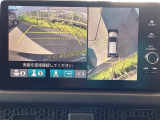 マルチビューカメラが周囲をしっかり映してくれるから、駐車が苦手でも安心。見えにくい場所もひと目でわかり、落ち着いて操作できます。