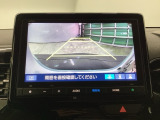 【リアカメラ】後方の距離感や障害物を、モニター越しにそっと教えてくれる機能です。見えにくい場所を確認できる安心感が、落ち着いたハンドル操作を支えます。