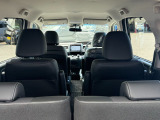 3列目は補助的に使用できます。もし5人目、6人目の方が乗車してきても大丈夫。