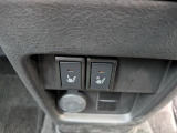助手席、運転席シートヒーターがあります。